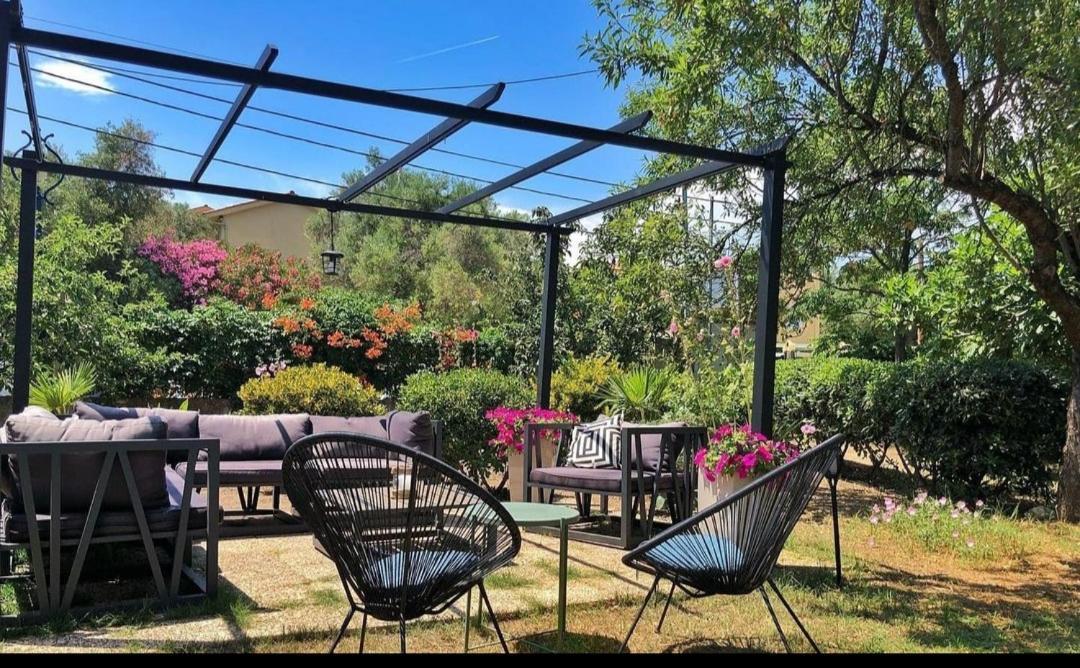 Deres Apartments Hanioti Exteriör bild