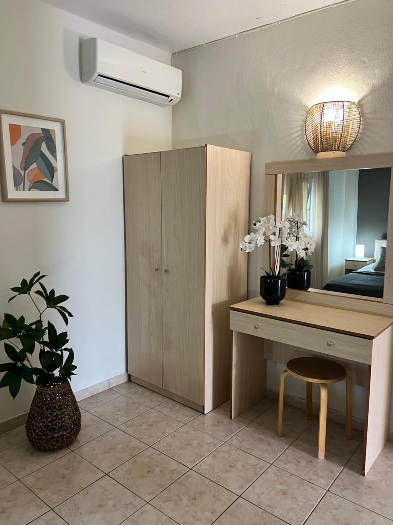 Deres Apartments Hanioti Exteriör bild