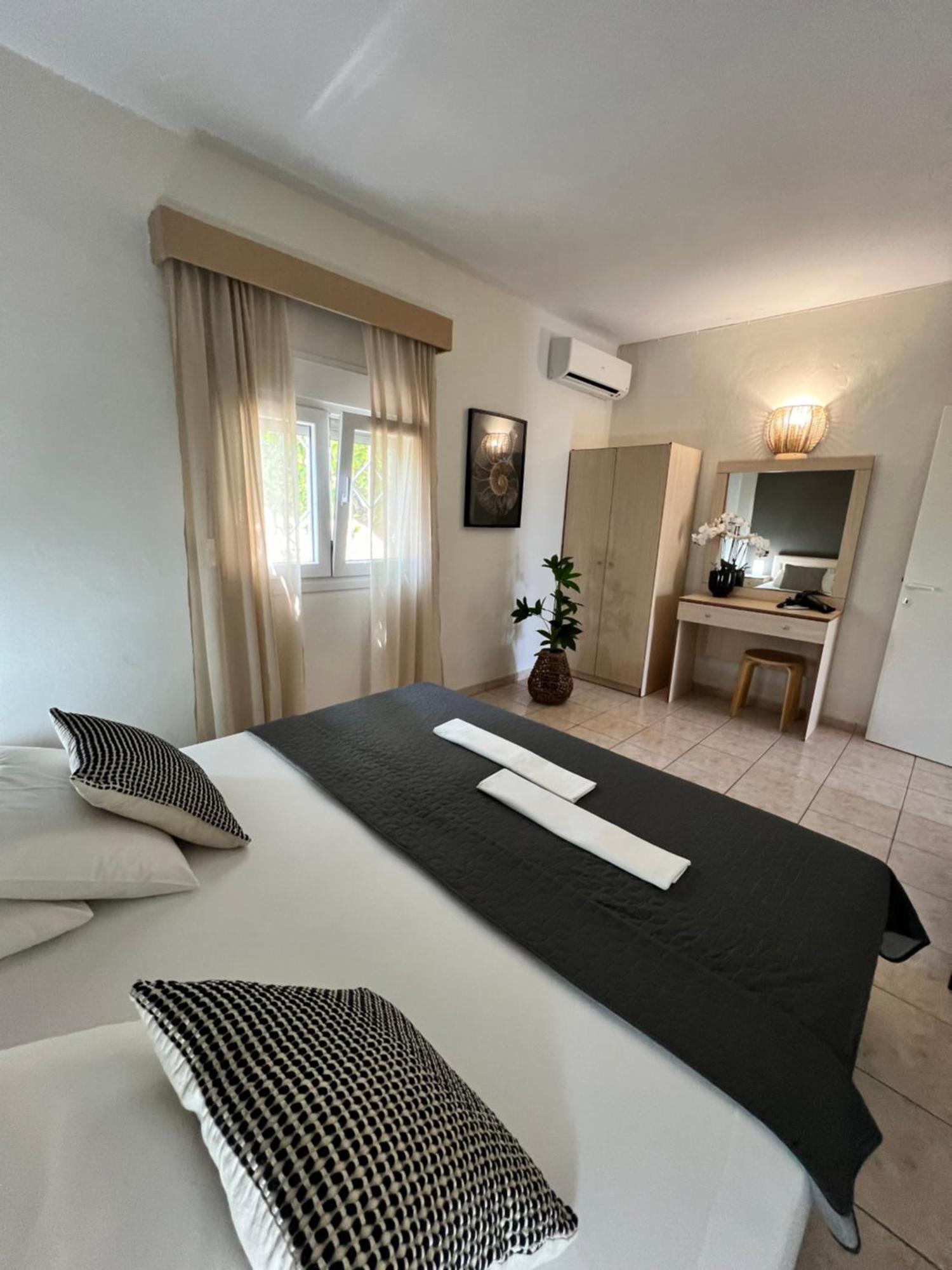 Deres Apartments Hanioti Exteriör bild