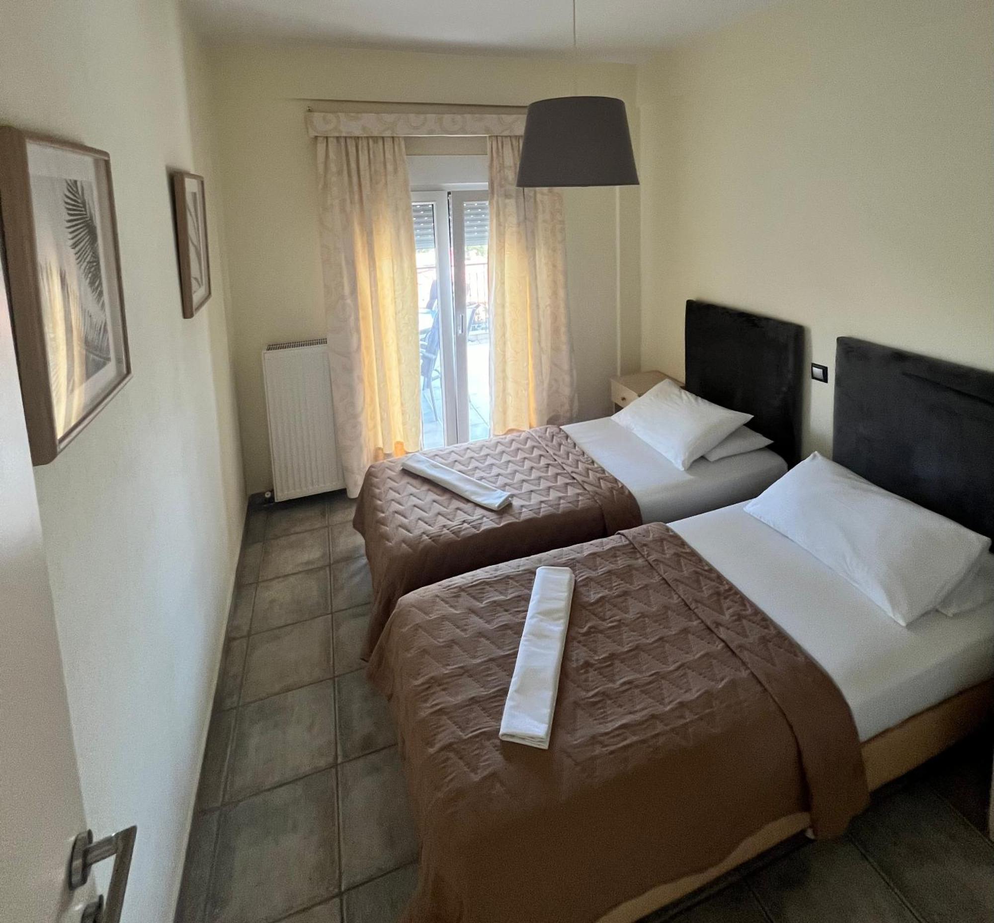 Deres Apartments Hanioti Exteriör bild